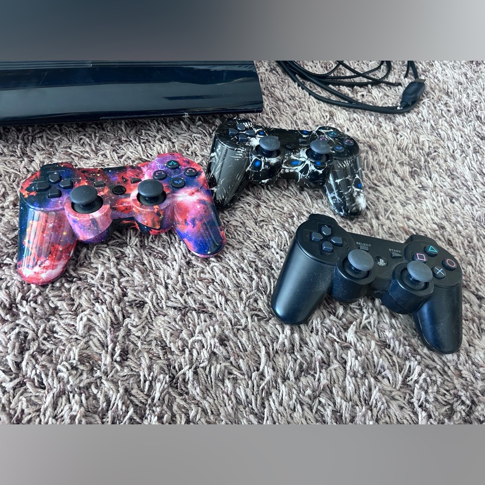 Sony PlayStation 3 PS3 with 6 games & 3 controllers - Picture 3 of 6